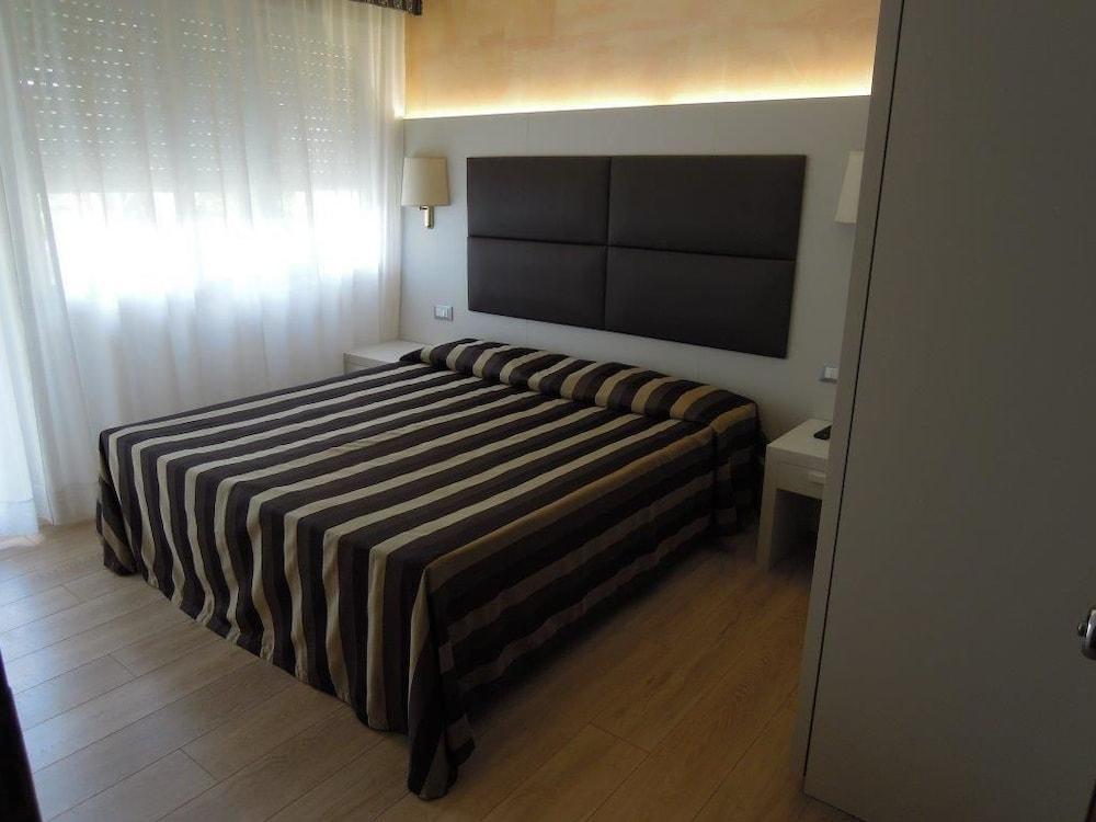Hotel Eros Линяно Сабиадоро Екстериор снимка