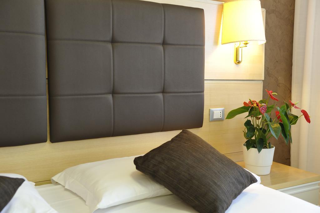 Hotel Eros Линяно Сабиадоро Стая снимка
