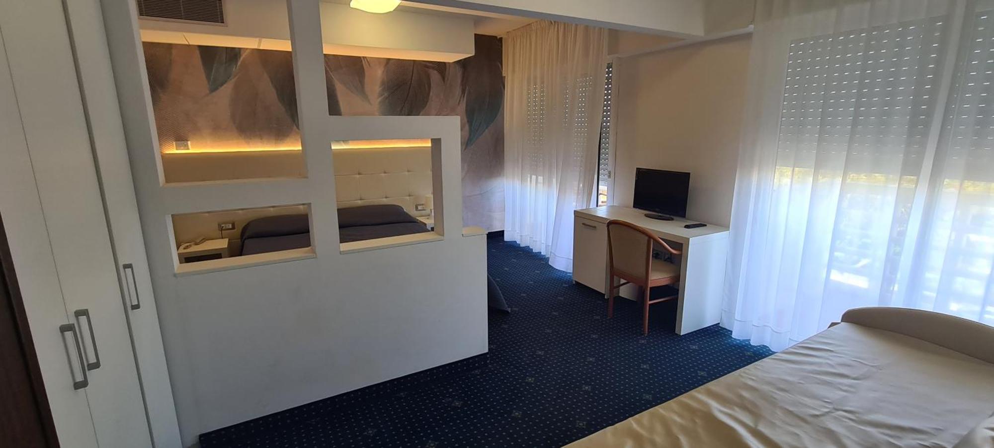 Hotel Eros Линяно Сабиадоро Екстериор снимка