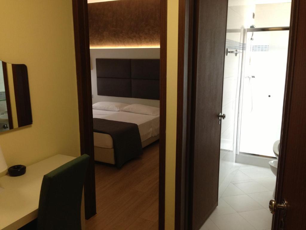 Hotel Eros Линяно Сабиадоро Стая снимка