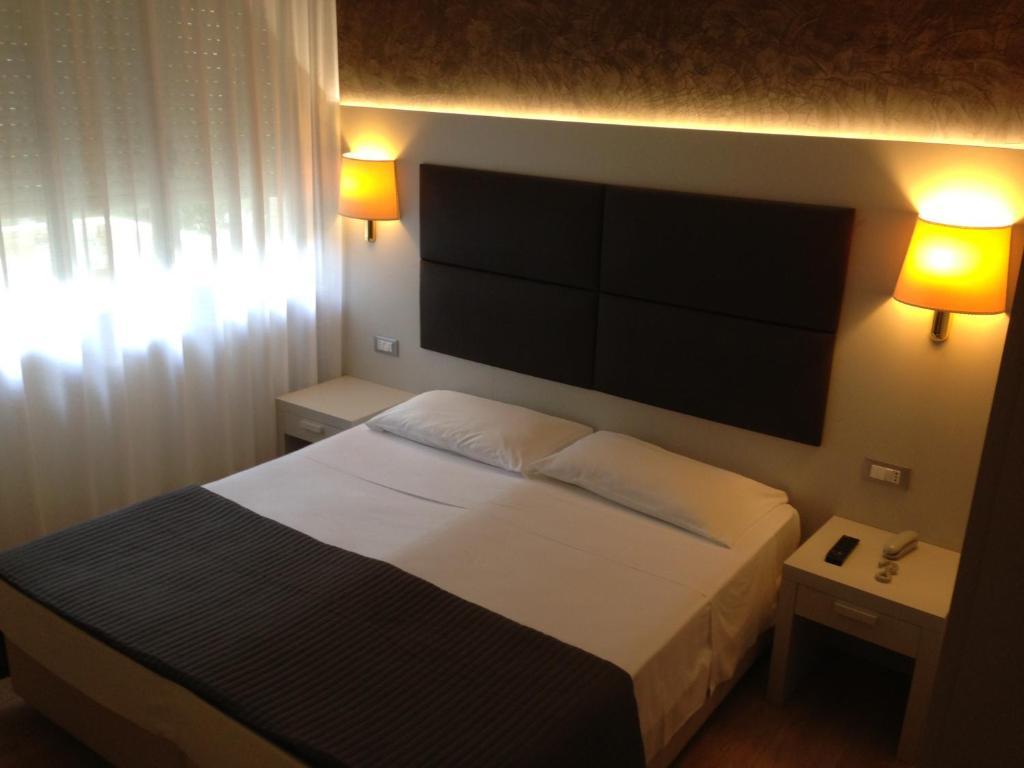 Hotel Eros Линяно Сабиадоро Екстериор снимка