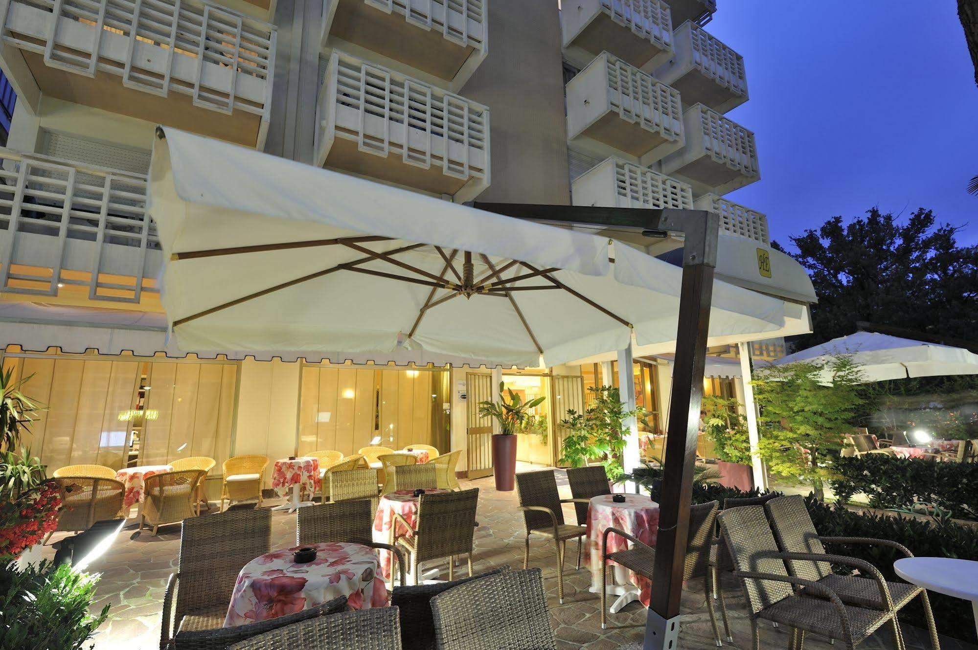 Hotel Eros Линяно Сабиадоро Екстериор снимка